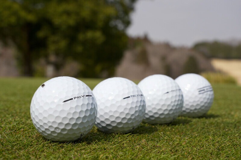 構えた時の正しいボール位置とは？ミスを減らす正しいアドレス