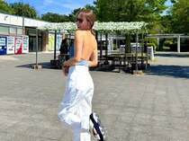 金田久美子、背中が開いた“ノースリーブ姿”を披露！コメント殺到