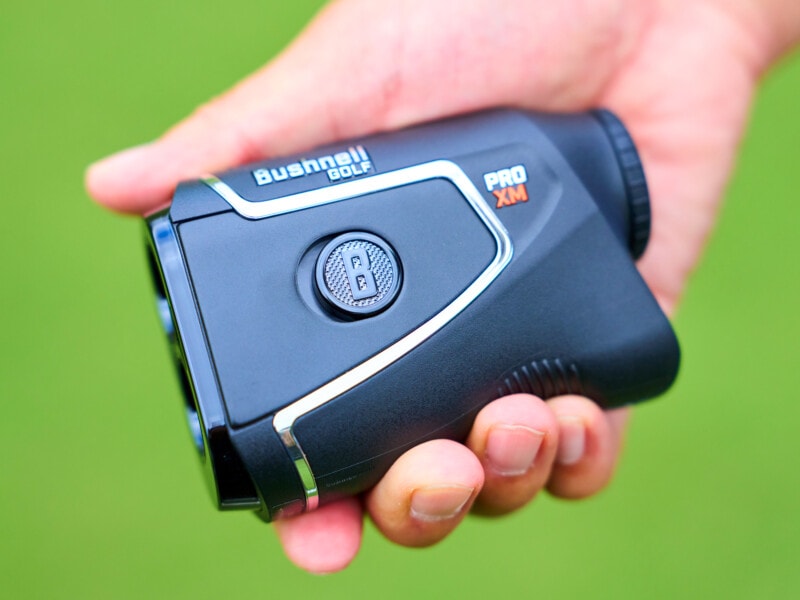「打つべき距離」を教えてくれる！プロ御用達レーザー距離計にコンパクトモデル登場