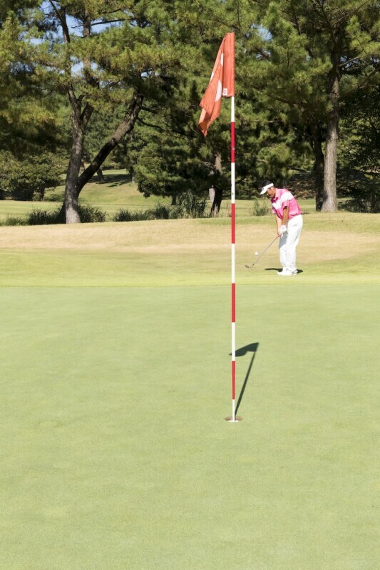 チップインを決めるコツ3選!プロが教える「ラインを出す」感覚とは?