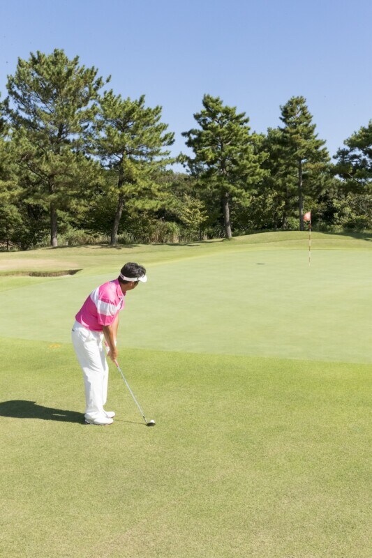 チップインを決めるコツ3選！プロが教える「ラインを出す」感覚とは？