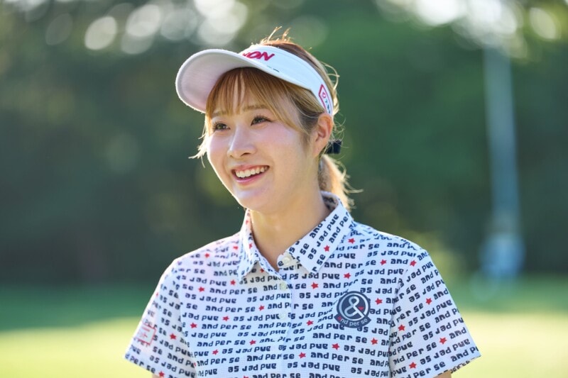 都玲華、バーディをとる秘訣を伝授！体の力を抜く＆足は使って打つ