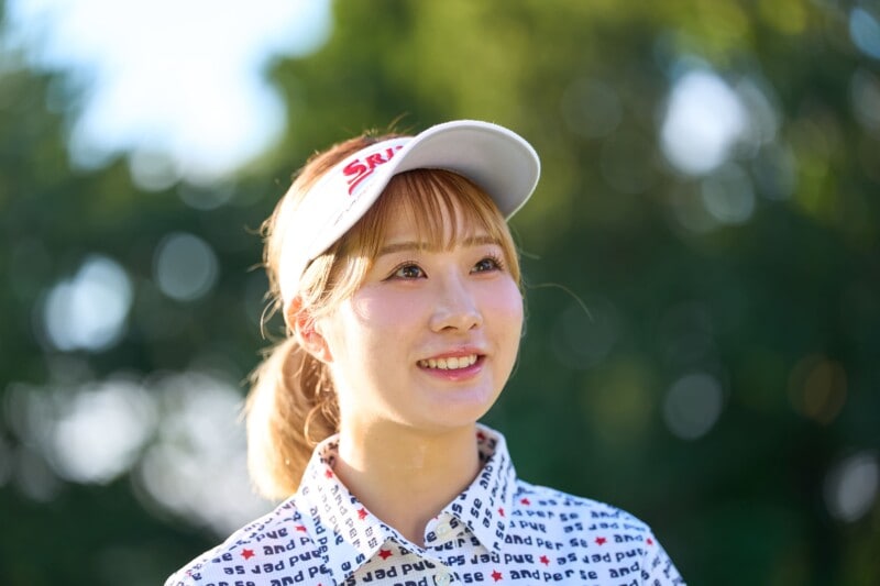 都玲華、バーディをとる秘訣を伝授！体の力を抜く＆足は使って打つ