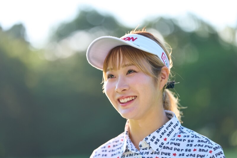 都玲華、バーディをとる秘訣を伝授！体の力を抜く＆足は使って打つ