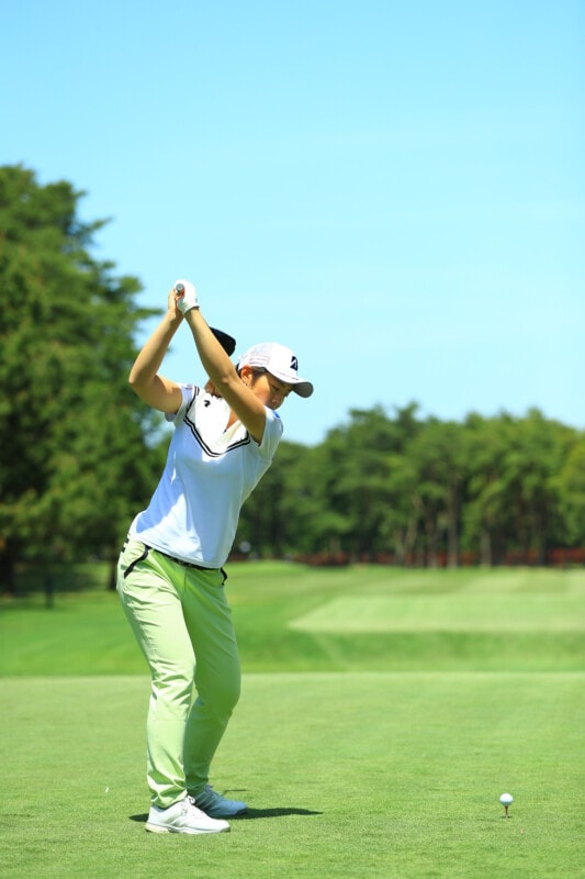 女子プロが過去のスイングを分析!どこを修正した?