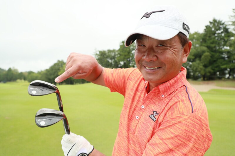 シニアプロの確実に寄せる方法！ヒジをゆるめて関節の硬さをカバー