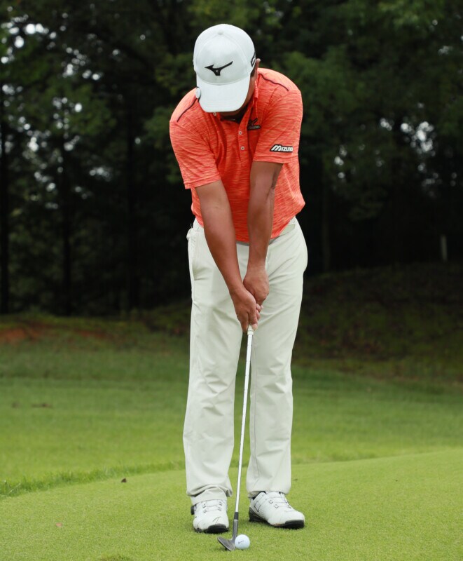 シニアプロの確実に寄せる方法！ヒジをゆるめて関節の硬さをカバー