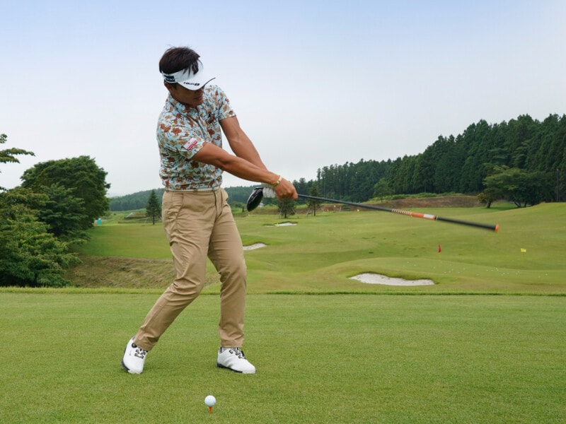 宮本勝昌が飛距離アップのコツを伝授！クラブを逆さにもって素振り