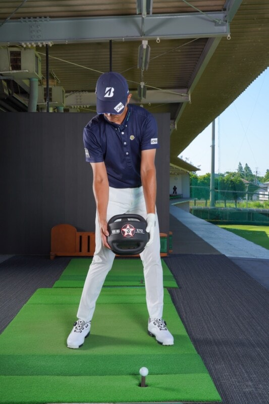 両ヒジを締めるだけ飛距離アップ！男子プロが方法をレッスン