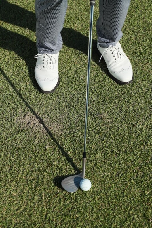 ボールから離れて立つと高く上がる！アプローチのコツを男子プロが解説