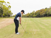 アイアン上達テクを伝授！手首の打ち方を身につけるには連続打ちが有効！
