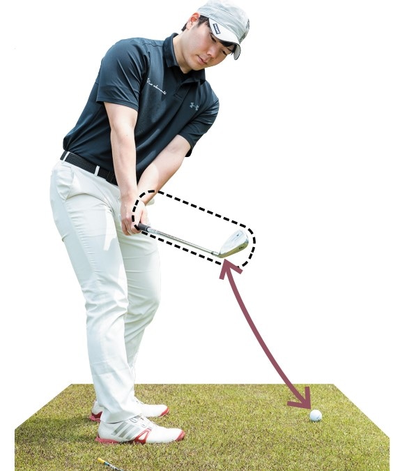 アイアンで真っすぐ打つのは間違い!? 　その理由と正しい打ち方を人気コーチが解説