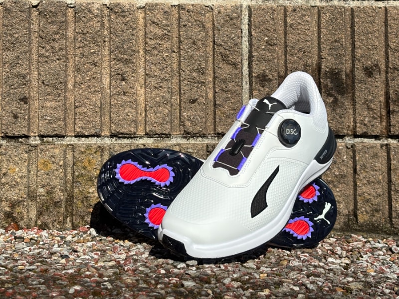 下半身がブレないシューズが登場！疲れず知らずのラウンドを楽しもう