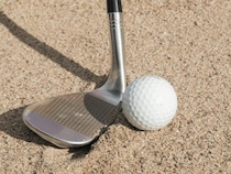 バンカーの打ち方を基礎から解説！苦手な人のための改善ポイント