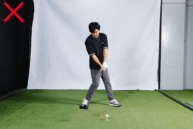 ラウンド中にダフリが出る原因は?「地面を見て素振り」でミスを防ごう
