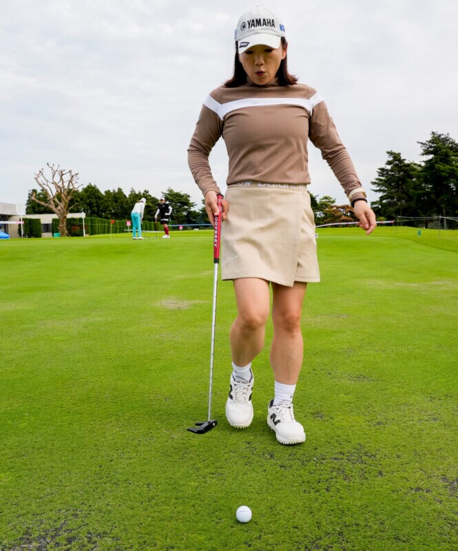 構え、打ち方は無視!女子プロが教えるパットのコツをつかむ意外な練習法とは?