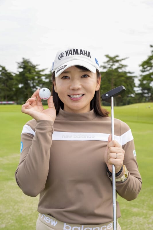 構え、打ち方は無視!女子プロが教えるパットのコツをつかむ意外な練習法とは?