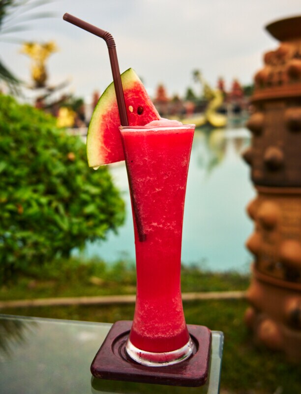 作家・柚月裕子さんがはじめてのタイへ! 絶景ゴルフ場でぜいたくゴルフ旅