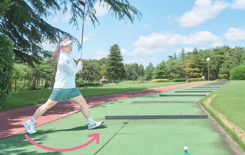 大股で歩くとティーショットが成功する！女子プロが秘けつを解説