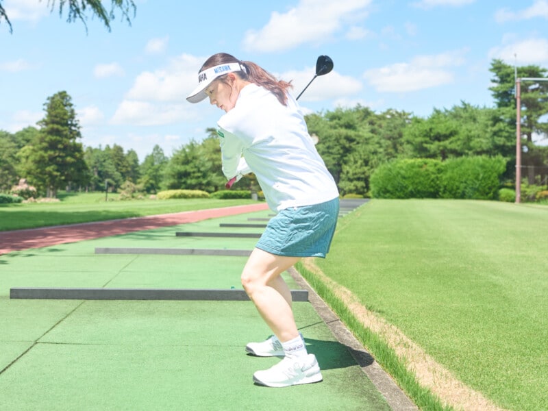 大股で歩くとティーショットが成功する！女子プロが秘けつを解説