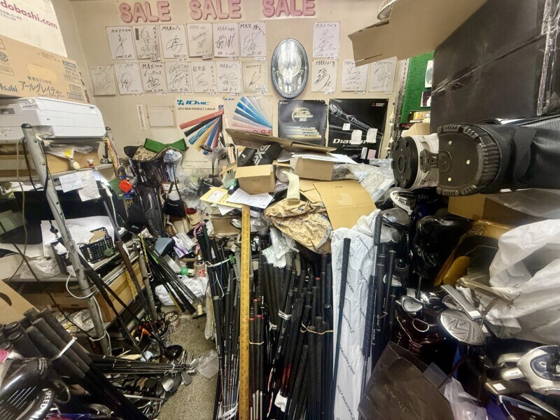 1本1800円で歴代の名器が勢揃い！隠れたゴルフの名店に潜入取材