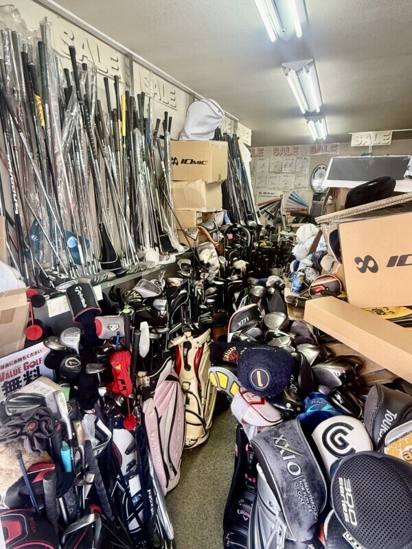 1本1800円で歴代の名器が勢揃い！隠れたゴルフの名店に潜入取材