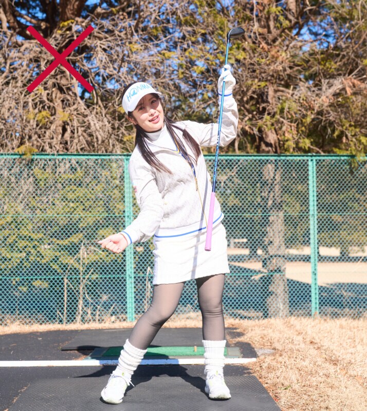 「目線が地面と平行」だとミート率が上がる!初・中級者向けFWレッスン