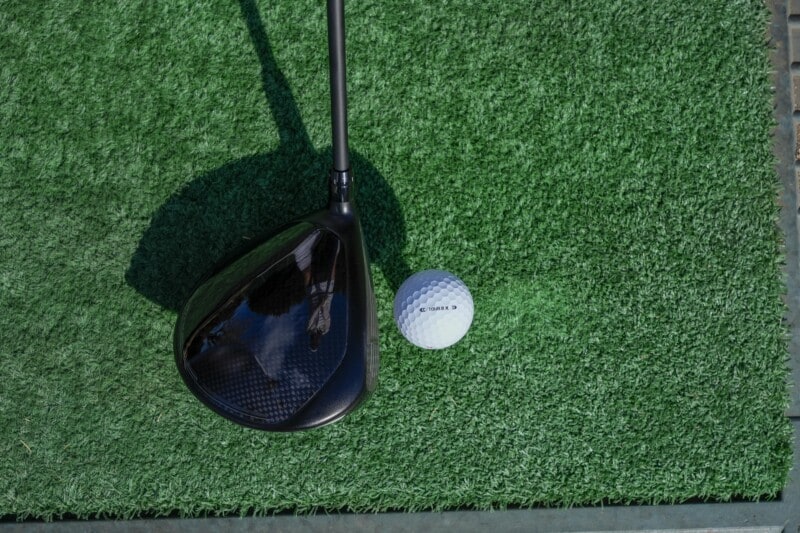 ゴルフのスライス原因は？右に曲がる理由と簡単な直し方