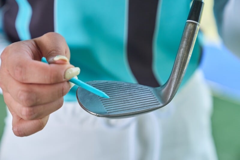 グリップを変えるだけで寄せワンが獲れる!女子プロが握り方を解説!