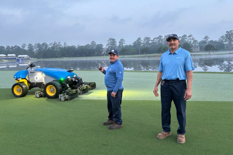 ゴルフ場に導入された“数百万円のロボット”って?最新機器に注目