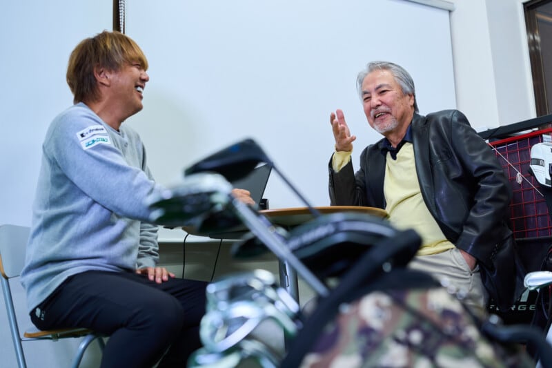 文壇のボス・大沢在昌さんをカノマタがフィッティング！　シャフトの意外な選び方とは？