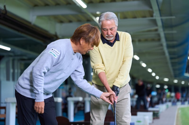 文壇のボス・大沢在昌さんをカノマタがフィッティング！　シャフトの意外な選び方とは？