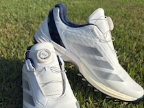 傾斜からのショットに強い！疲れた足でも踏ん張れるゴルフシューズ