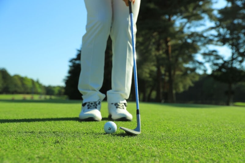 アプローチでボールを芯でミートする方法！男子プロがレッスン