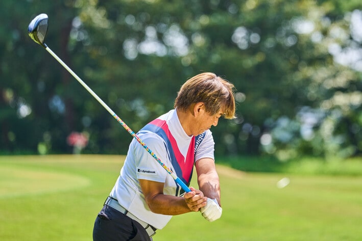 ゴルフのシャフトとは?初心者向けに「硬さ・重さ・素材」をわかりやすく解説