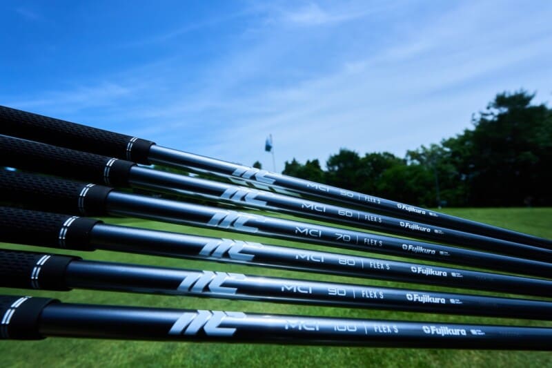 ゴルフのシャフトとは?初心者向けに「硬さ・重さ・素材」をわかりやすく解説