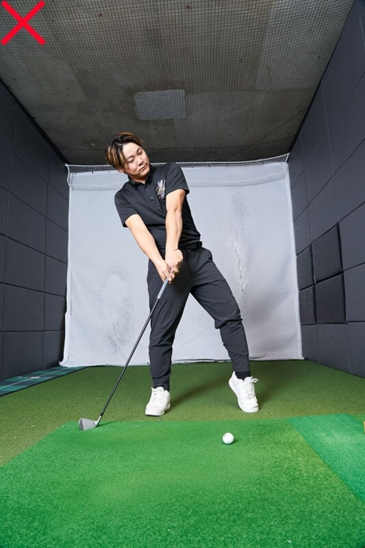 左足上がり、左足下がりの傾斜地での打ち方ガイド!練習方法を解説