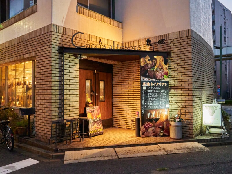 炭焼きの香ばしさが彩る新感覚イタリアン【うまい店】店主はみんなゴルフ好き