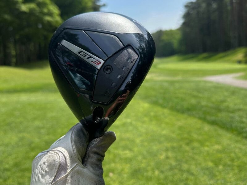 ドライバーの打ち方|初心者向けの基本と飛距離を伸ばす練習方法