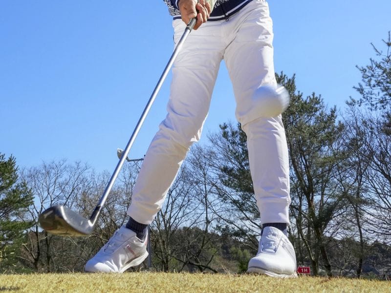 ユーティリティでトップする原因と対策｜ボールの位置と打ち方でミスを防ぐ！