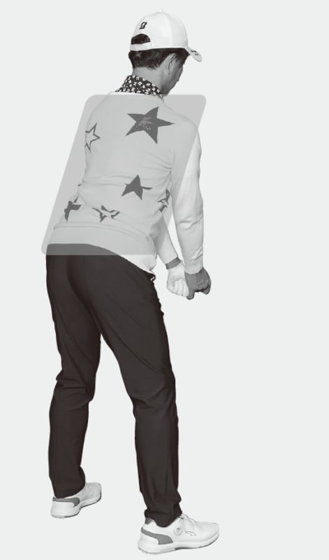 背中を真っすぐに構えるのはNG！正しい構え方をプロが解説