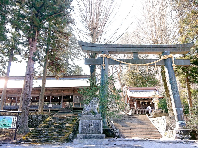 諏訪湖を一望する絶景のアニメの聖地