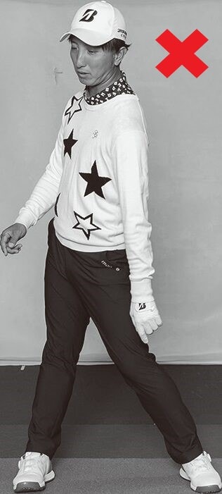 「右ヒザを曲げたまま」は間違い？バックスイングの正解は？