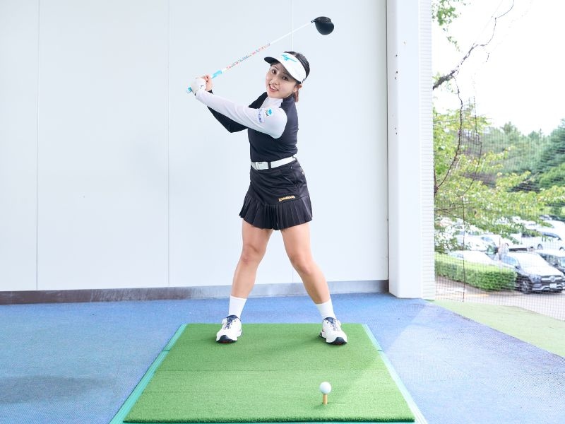 強く振るのは絶対NG！女性コーチが“大きく飛ばすポイント”を解説