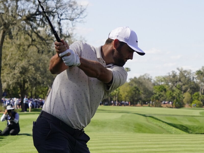 「動かない右足」がパーオン率No1の秘訣？世界ランク1位のスイングを解説