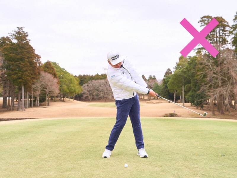 真っすぐ飛ばしたいなら”ショートスイング”が正解!男子プロが解説