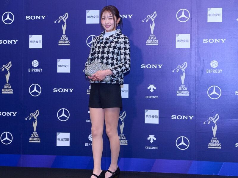 女子プロの“美しすぎるドレス姿”!「JLPGAアワード」を振り返る