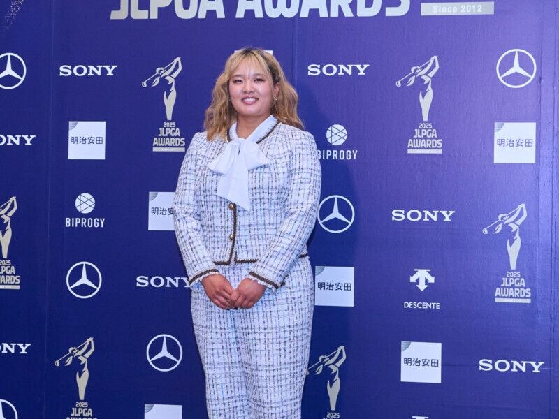 女子プロの“美しすぎるドレス姿”!「JLPGAアワード」を振り返る