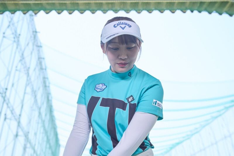 飛距離アップのコツは「右肩の位置」に注目！女子プロがレッスン