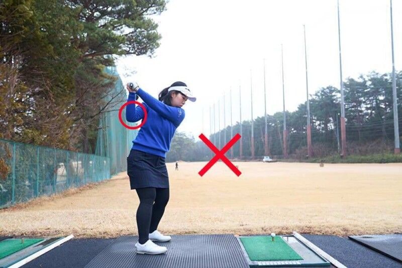 飛距離アップのコツは「右肩の位置」に注目！女子プロがレッスン